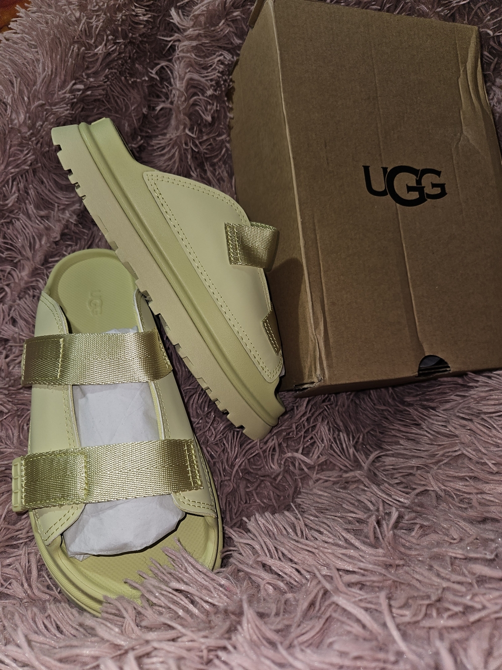 NIB UGG GoldenGlow Slides Kids 5Y / womens 7 in Lime Color